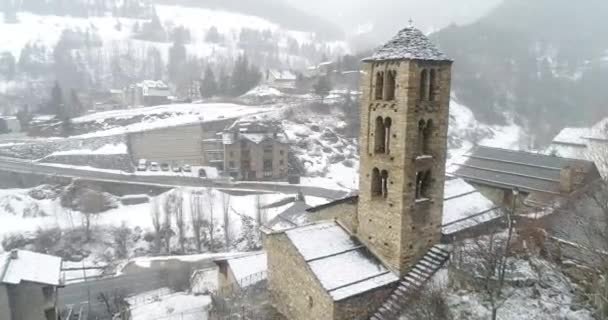 Церковь Святого Климента Пале Массана Андорра Зима Воздушный — стоковое видео