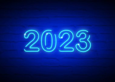 2023 Yeni Yıl, tuğla duvarda parlayan mavi neon tabela. Vektör illüstrasyonu Mutlu yıllar neon gerçekçi işaret pankartı, sezon moda tasarımı