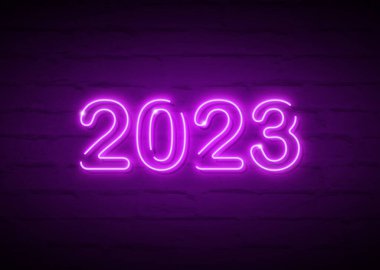 2023 Yeni Yıl Mor Tuğla Duvarda Pembe Parlak Neon Pano. Vektör illüstrasyonu Mutlu yıllar neon gerçekçi işaret pankartı, sezon moda tasarımı