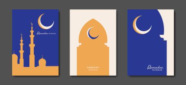 Ramazan Mübarek vektörü renkli kart A4 'ü ayarladı. Yazılı tatil posterleri, İslami semboller, hilal ay ve cami. Müslüman dini ilanı, el ilanı, parti davetiyesi, satış mağazası, kapak