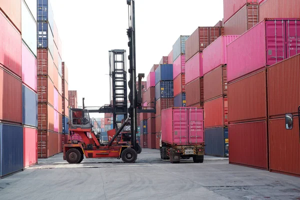 Container forklifts and container lift trucks in the container yard