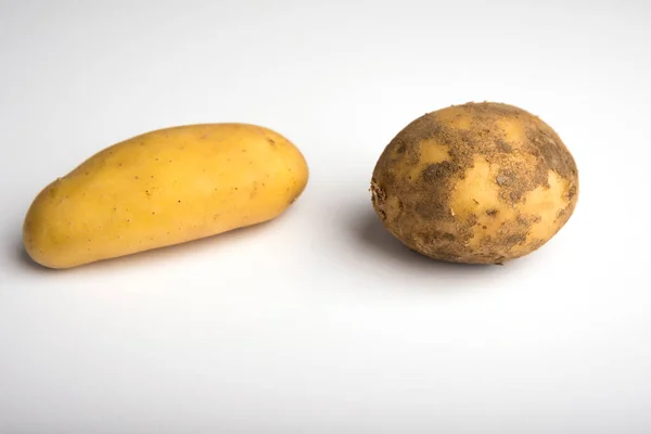 Yıkanmış Yıkanmamış Patateslerin Karşılaştırılması Temiz Kirli Kavram — Stok fotoğraf