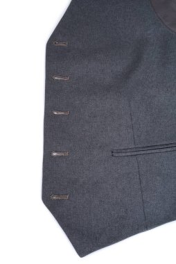 Elbisenin altında düğme delikleri var..