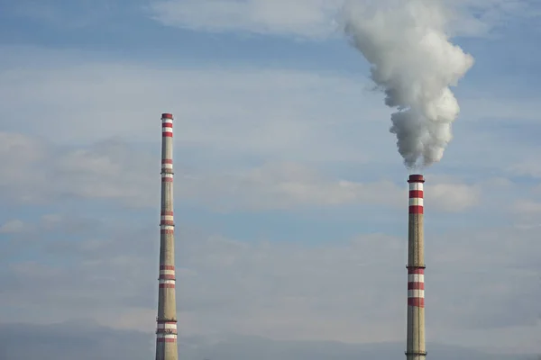 Weißer Industrierauch Aus Dem Schornstein Blauen Himmel Schädliche Emissionen Und — Stockfoto