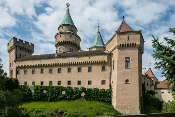 Castillo Medieval Bojnice Patrimonio Unesco Eslovaquia Castillo Romántico Con Elementos —  Fotos de Stock