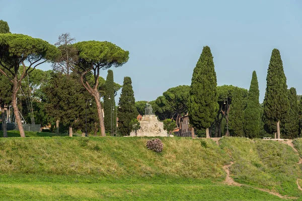 로마의 주세페 마치니에 기념비 마치니 — 스톡 사진