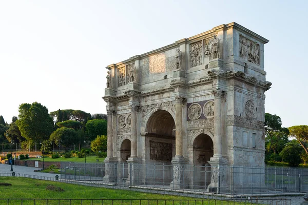 早上意大利罗马的君士坦丁拱门 — 图库照片