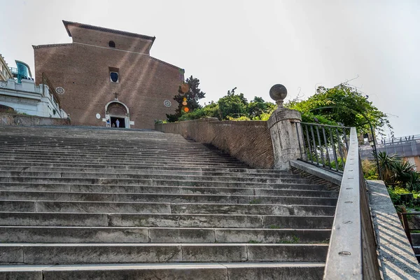 Ara Coeli, Roma 'daki Santa Maria Bazilikası.