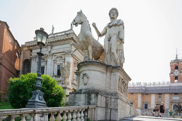 Standbeeld Van Pollux Met Zijn Paard Piazza Del Campidoglio Capitolijn — Stockfoto