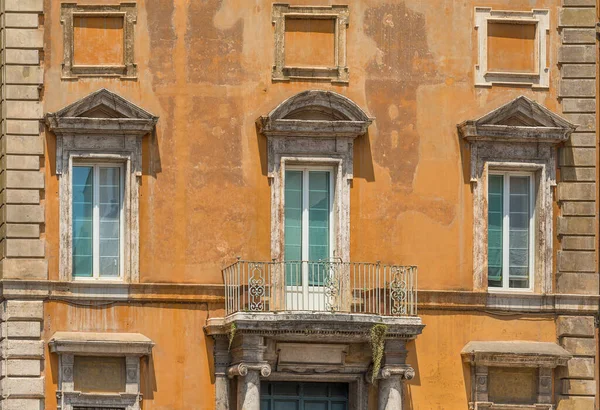 Old Building Renaissance Windows Balcony — Stock Photo, Image