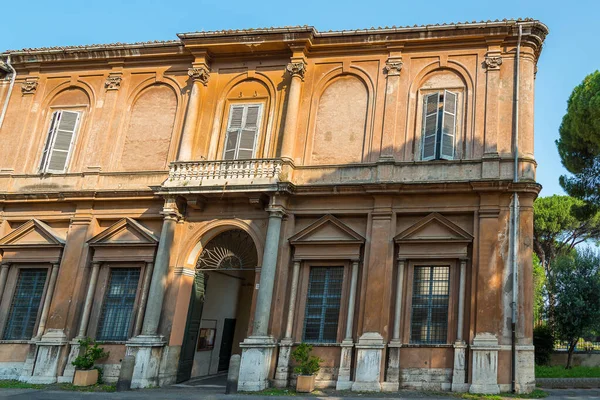 stock image Mediterranean building with a renaissance windows at Aventine hill Rome