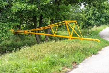 Derenin karşısındaki Doğal Gaz Boru Hattı