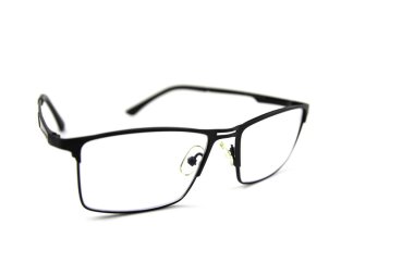 Siyah metal çerçeve dioptrik gözlükler beyaz arkaplanda