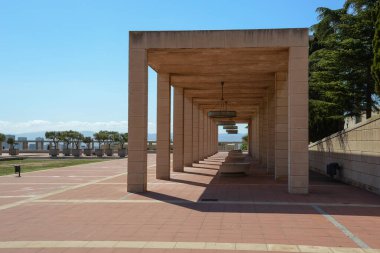 Palau Sant Jordi, Montjuic Barcelona 'da yer alan çok amaçlı bir spor arenasıdır.