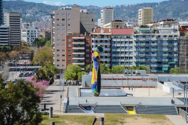 Kadın ve Kuş (Katalanca Dona i Ocell), yazan Joan Miro, Barcelona, Katalonya, İspanya