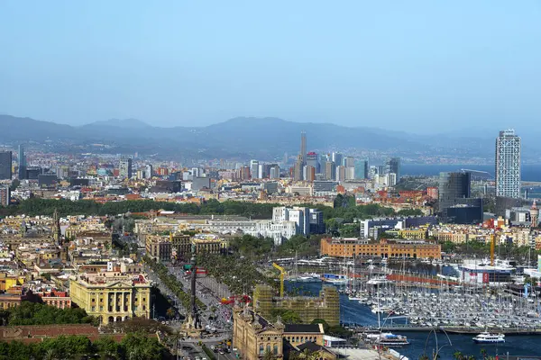 Barselona panoramik manzarası, Port Vell-yat limanı ve Columbus anıtı