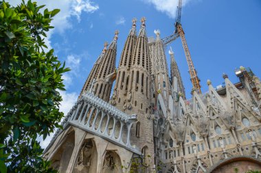 Baslica de la Sagrada Familia-Gaudi Barcelona 'nın en ünlü eserleri.