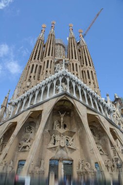 Baslica de la Sagrada Familia-Gaudi Barcelona 'nın en ünlü eserleri.