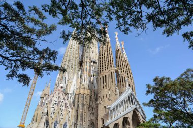 Baslica de la Sagrada Familia-Gaudi Barcelona 'nın en ünlü eserleri.