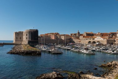 Eski kasabadaki Dubrovnik yat limanı.