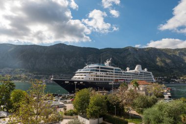 cruise gemi Kotor Koyu'ndaki Karadağ