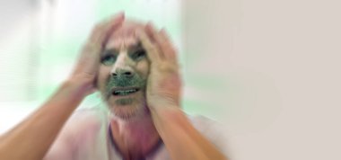 Akli dengesi bozuk olan son sınıf öğrencisi anksiyete nöbeti geçiriyor. Bulanık ruh sağlığı konsepti.