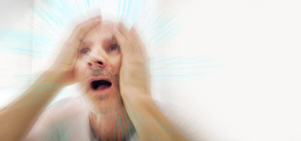 Психически больной старшеклассник испытывает приступ тревоги. Размытая концепция психического здоровья.