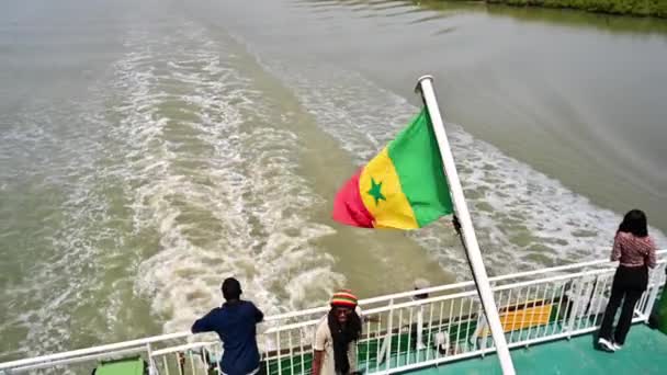 Ziguinchor Senegal April 2022 Mensen Een Veerboot Casamance Rivier Bij — Stockvideo