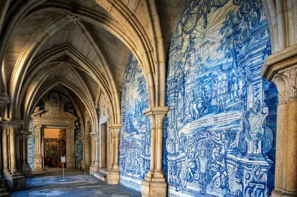 Zicht Azulejos Kathedraal Porto Portugal Rechtenvrije Stockafbeeldingen