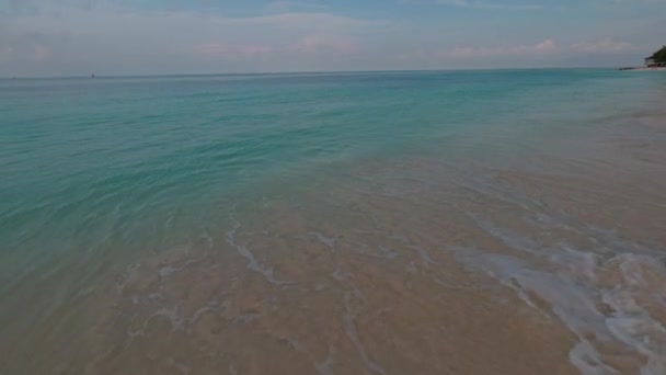 Vista Deslumbrante Costa Arenosa Turquesa Superfície Água Oceano Atlântico Fundindo — Vídeo de Stock