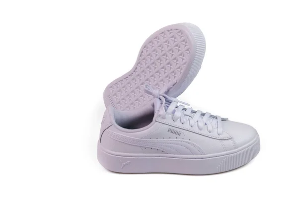 Beyaz Arka Planda Izole Beyaz Puma Spor Ayakkabıları Görüntüsü Sveç — Stok fotoğraf