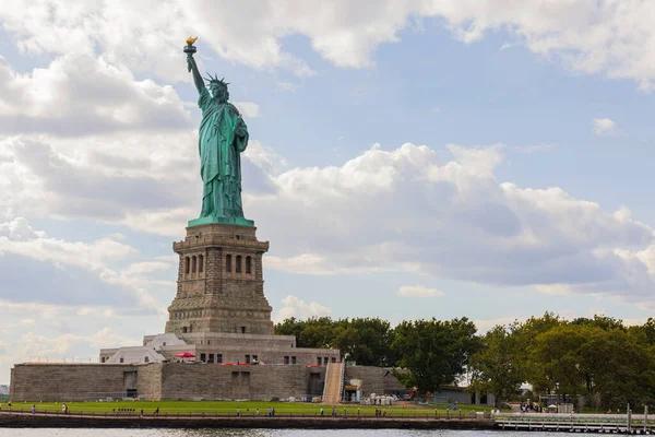 Blick Auf Die Freiheitsstatue Auf Der Freiheitsinsel New York Einer — Stockfoto