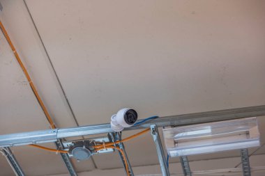 Depodaki güvenlik kamerasını kapat. Güvenlik kavramı. İsveç. 