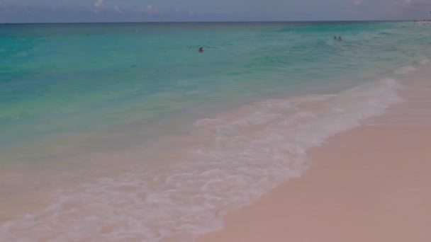 Prachtig Uitzicht Wit Zandstrand Atlantische Oceaan Aruba — Stockvideo