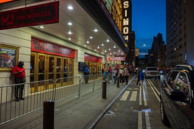 Neil Simon tiyatrosuna giriş sahnesinin MJ müzikali. Broadway konsepti. - New York. ABD. 09.22.2022.