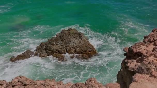 Prachtig Uitzicht Grote Turquoise Golven Atlantische Oceaan Westelijke Rotskust Van — Stockvideo