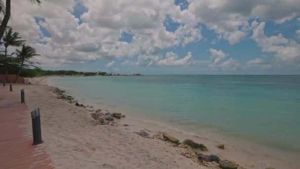Krásný Výhled Písečnou Pobřežní Pláž Klidnou Tyrkysovou Vodní Hladinu Atlantského — Stock video