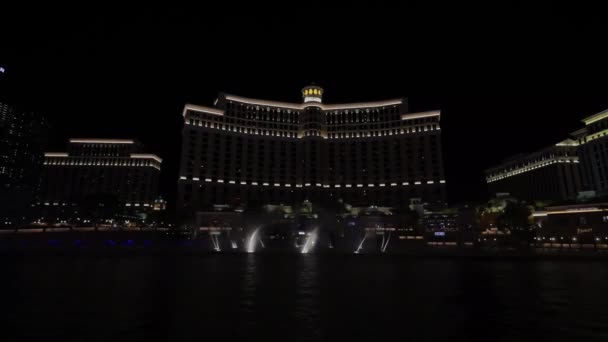 Bellagio Oteli Nin Fıskiyelerine Bakan Las Vegas Gece Manzarası Çok — Stok video