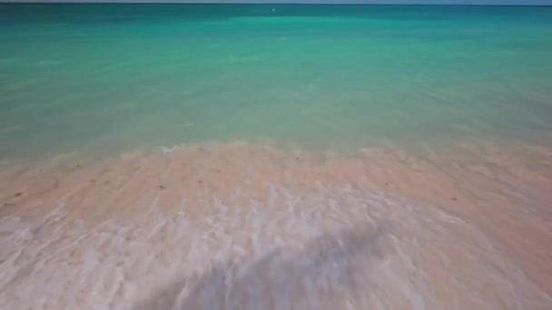 Piękny Widok Falujących Fal Turkusowej Wody Ocean Atlantycki Piaszczystej Plaży — Wideo stockowe