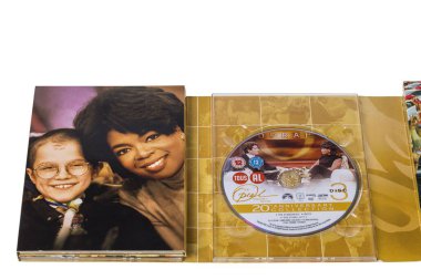 Oprah Winfrey 'in 20. yıl dönümü DVD seti DVD setinin 4. diskini kapatın. İsveç. Uppsala. 03.04.2023.