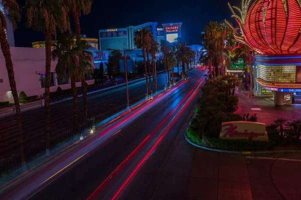 Zicht Out Focus Strip Weg Tracers Nachtzicht Las Vegas Stadsgezicht — Stockfoto