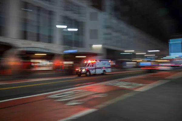 Odak Dışında Güzel Şehir Manzarası Yarış Ambulansı Tarafta New York — Stok fotoğraf