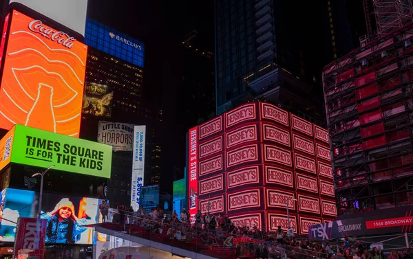 纽约百老汇时代广场美丽的夜景景观 2022 — 图库照片