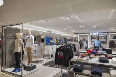 Macy 'nin mağazasındaki Michael Kors erkek giyim bölümünün yakın görüntüsü. - New York. ABD. 03.25.2023.