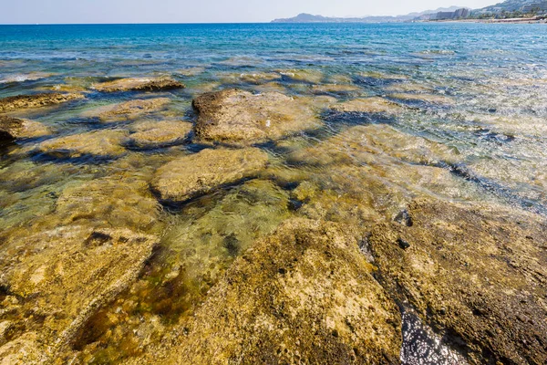 Vedere Spre Coasta Stâncoasă Insulei Rhodos Din Marea Mediterană Grecia — Fotografie, imagine de stoc