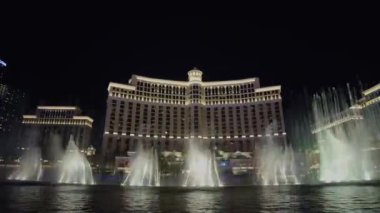 Zaman aşımı. Las Vegas 'ın güzel gece manzarası gökdelen otellerinin arka planına karşı. Las Vegas mı? ABD. 09.17.2022.
