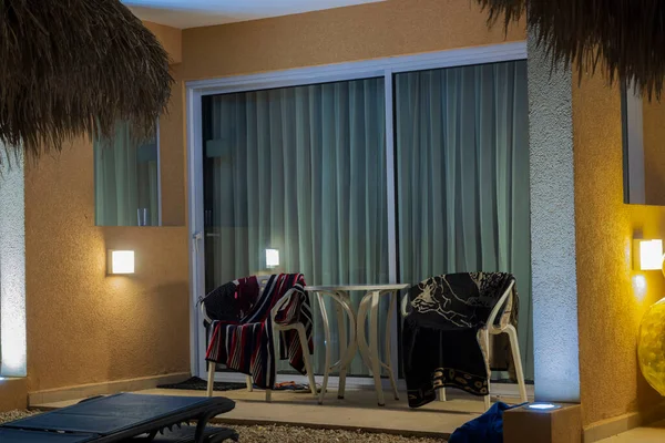 Utsikt Över Handdukar Utemöbler Uteplats Utanför Hotellrummet Aruba — Stockfoto