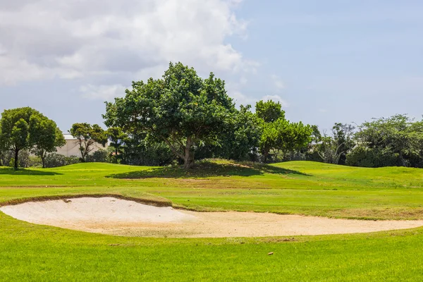 Schöne Aussicht Auf Den Grünen Rasen Golfplatz Auf Der Insel — Stockfoto