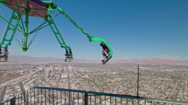 乘坐平流层塔台的游客在拉斯维加斯上空畅游 天空波德 平流层 拉斯维加斯 2022 — 图库视频影像
