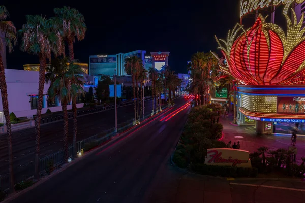 Nachtzicht Las Vegas Stadsgezicht Met Onscherpe Licht Tracers Van Auto — Stockfoto